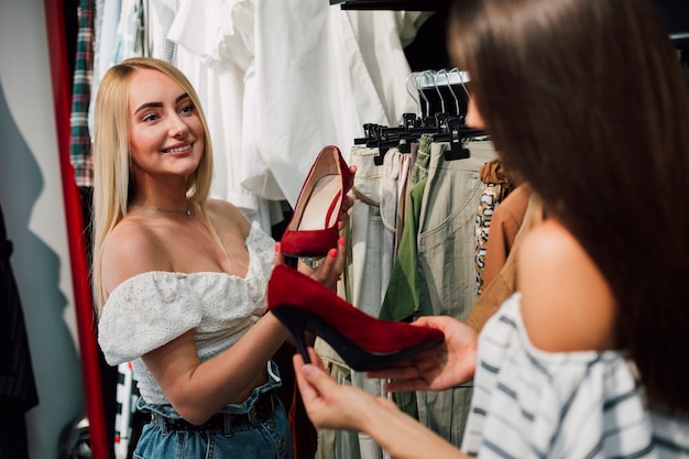 Free photo close-up women checking shoes