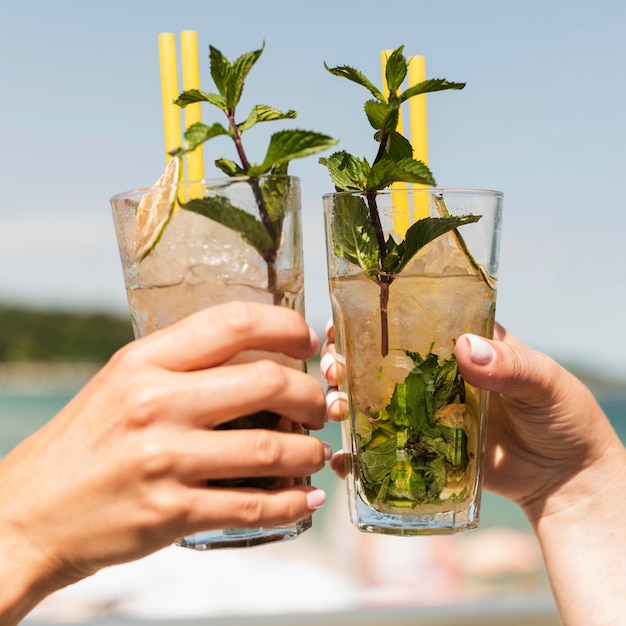 Free photo close-up women enjoying summer cocktails