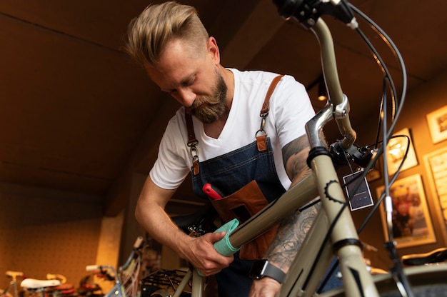 Free photo close up on young businessman in bike shop