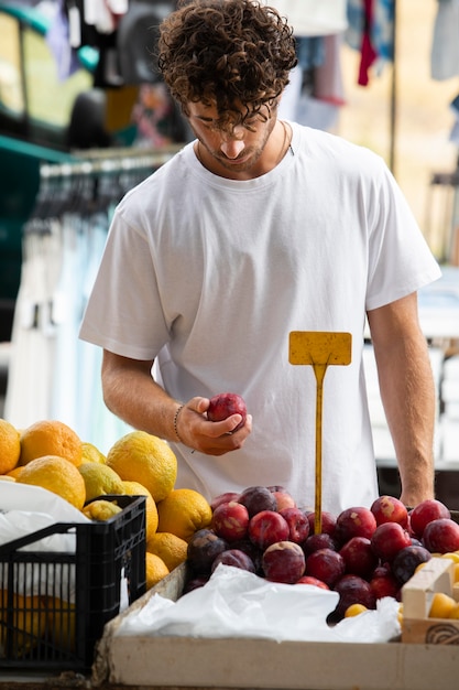 Free photo close up on young man at the food market