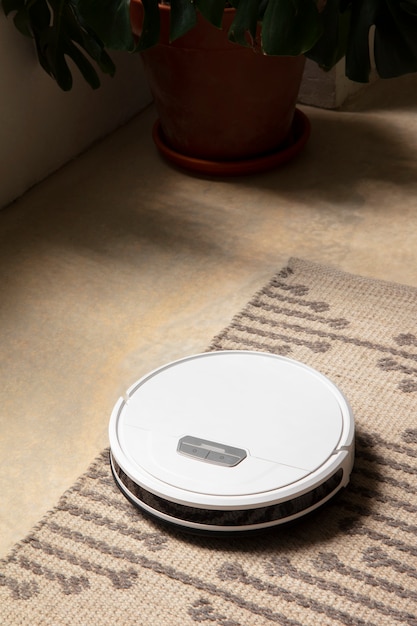 Free photo close upon robot vacuum cleaner indoors