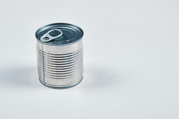 Free photo closed tin can.