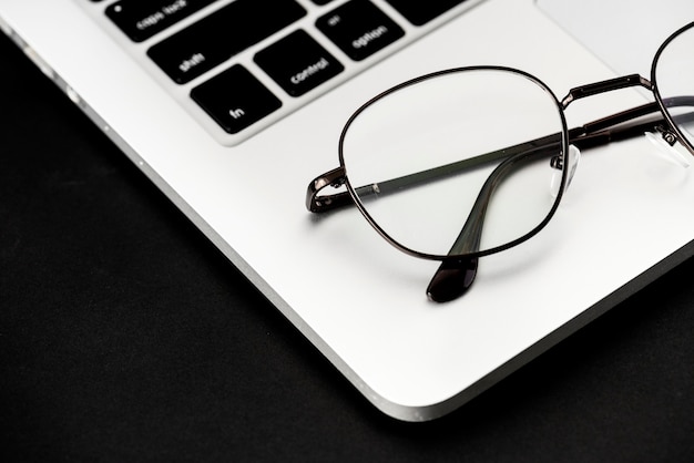 Free photo closeup of eyeglasses on computer laptop