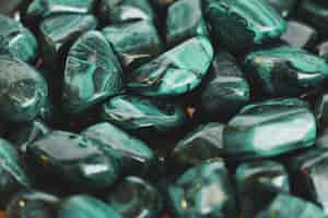 Free photo closeup of green stones