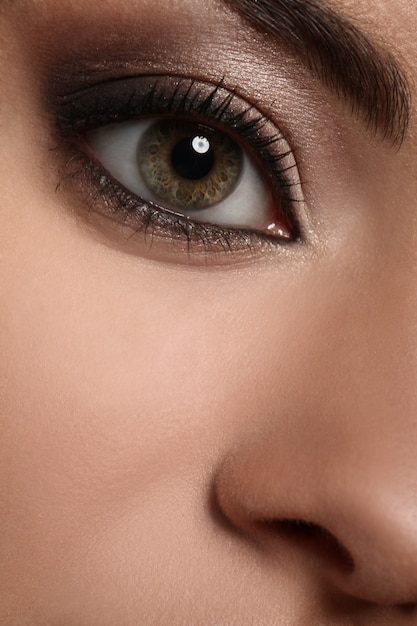 Free photo closeup image of woman's eye