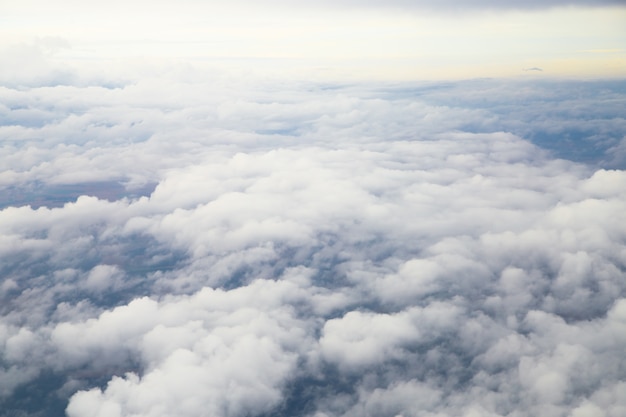 Free photo closeup large gray clouds.