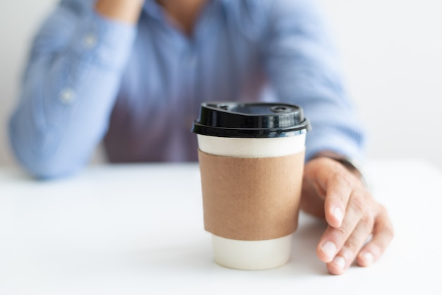 Free photo closeup of man drinking coffee from disposable cup