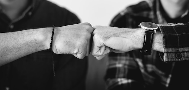 Free photo closeup of men fist bumping