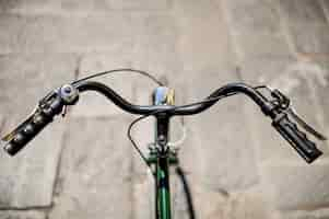 Free photo a closeup of an old bicycle handlebars