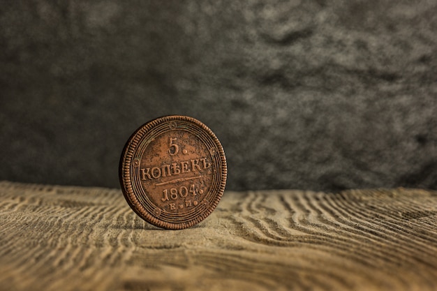 Free photo closeup of old russian coin on a wooden table.