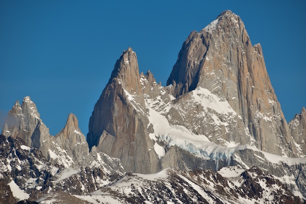 Free Photo closeup of peaks of fitz roy and aguja poincenot (left)