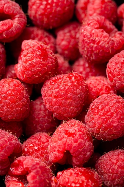 Free photo closeup shot of cute fresh raspberries one on another