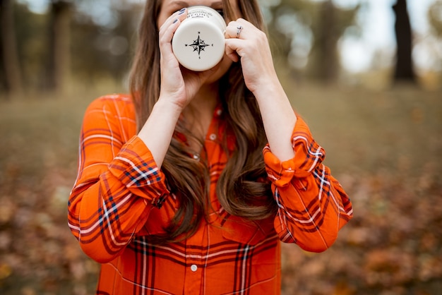 Free photo closeup shot of a female drinking coffee