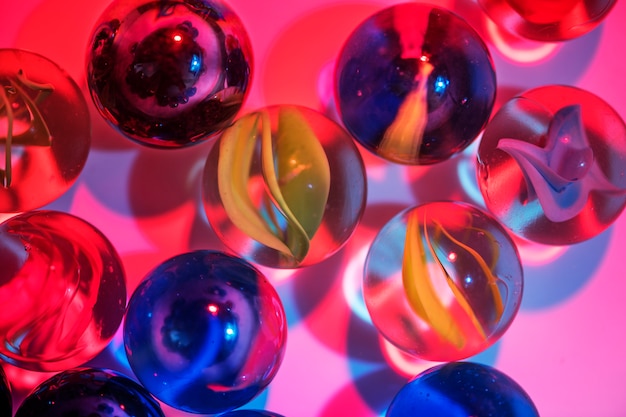 Free photo closeup shot of glass marbles