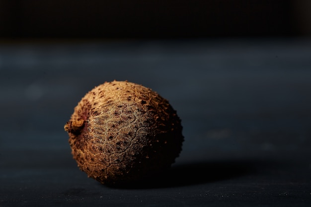 Free photo closeup shot of lychees on black table