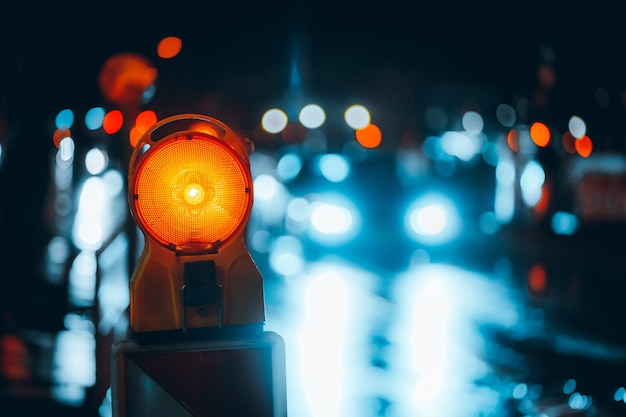 Free photo closeup shot of a warning lamp in the street at night