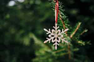 Free photo closeup shot of a wooden flake on the christmas tree