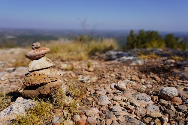 Free photo closeup of small rocks stacked on top of each other selected focus