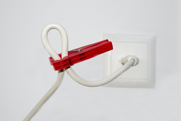 Free photo closeup of a white cable and a red clothespin