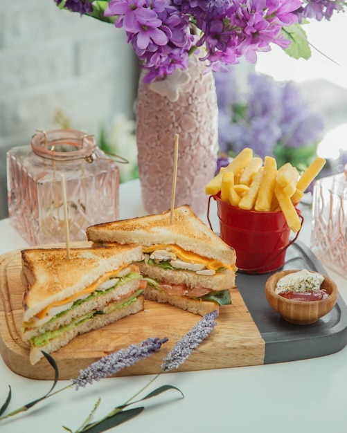 Free photo club sandwich with french fries