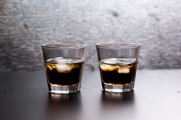 Free Photo cocktail whiskey-cola