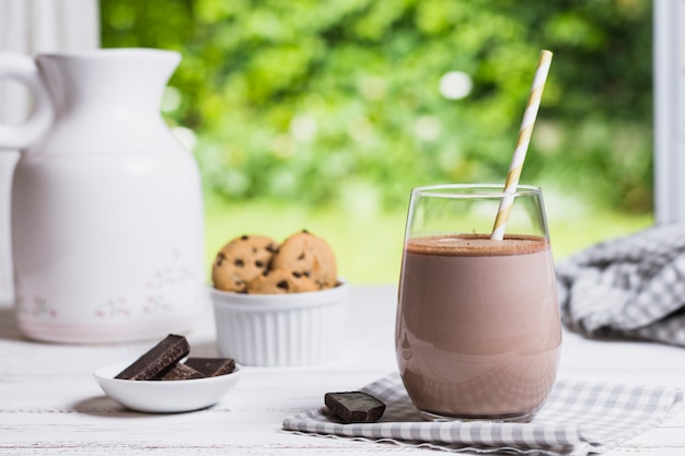 Free photo cocoa in glass on table