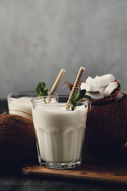 Free photo coconut cocktail with straw. tropical drink