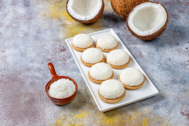 Free photo coconut marshmallow cookies with half coconut, top view