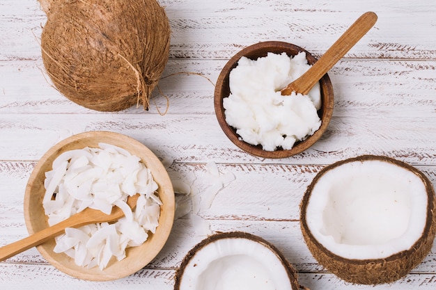 Free Photo coconut oil bowl top view with coconuts