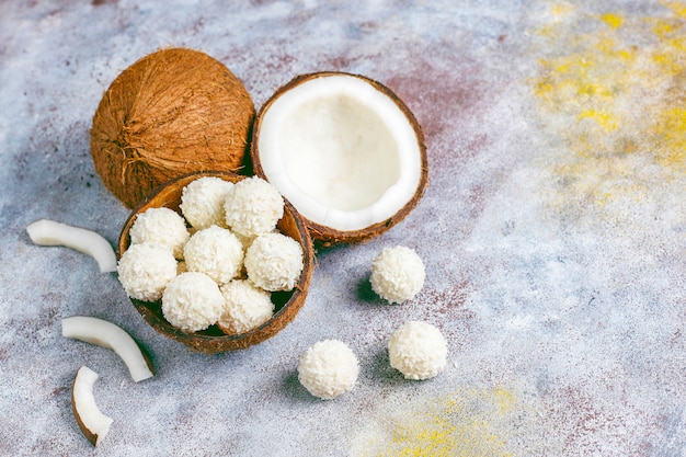 Free photo coconut and white chocolate truffles with half coconut