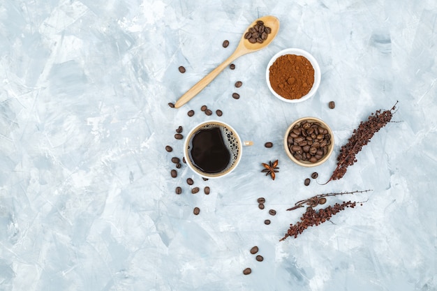 Free photo coffee beans and spices on grunge background