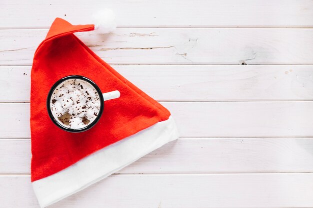 Free photo coffee on christmas hat