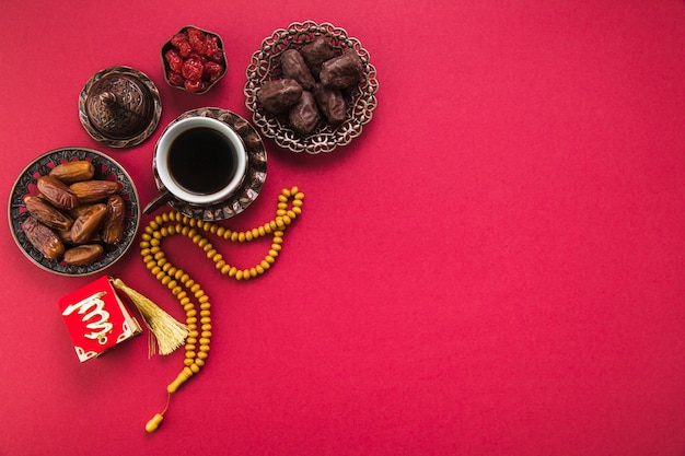 Free Photo coffee cup with dates fruit and beads 