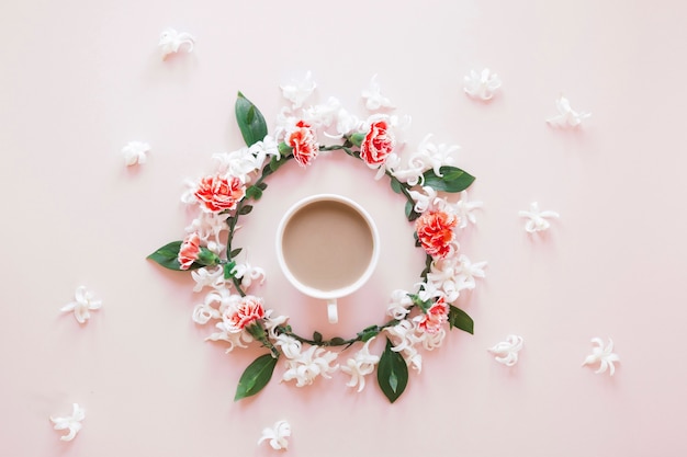 Free photo coffee and flowers