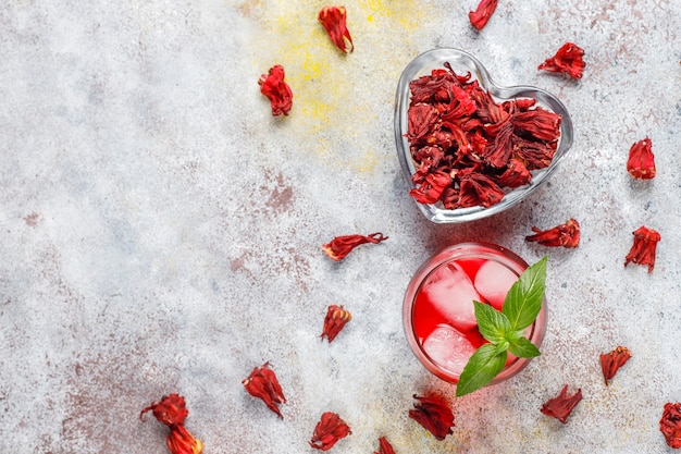 Free photo cold brew hibiscus tea with ice and basil leaves.