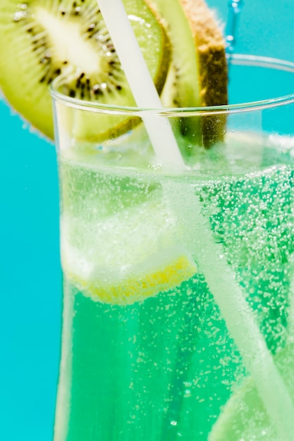 Free photo cold exotic green summer cocktail with kiwi and lemon