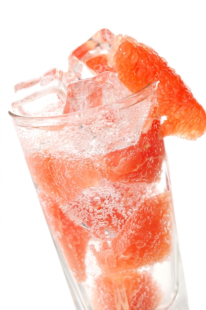 Free photo cold grapefruit juice