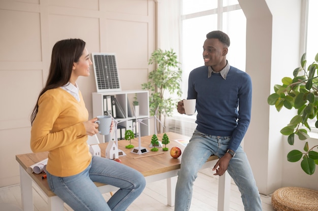 Free photo colleagues enjoying cup of coffee