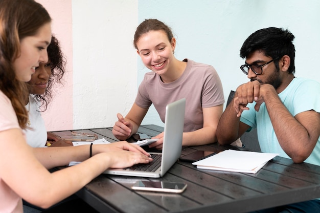 Free photo colleagues studying together for an exam