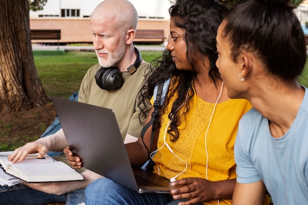 Free photo college students of different ethnicities cramming