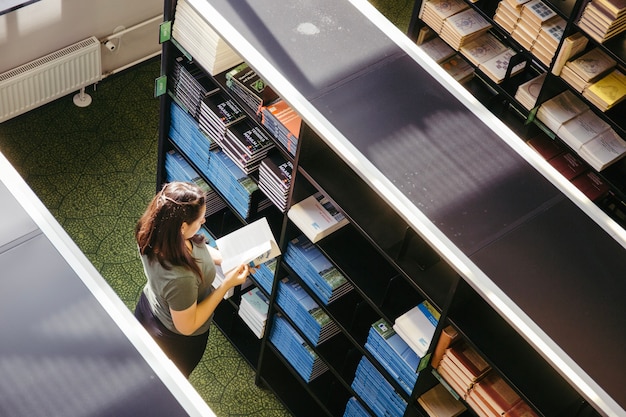 Free Photo college woman in library