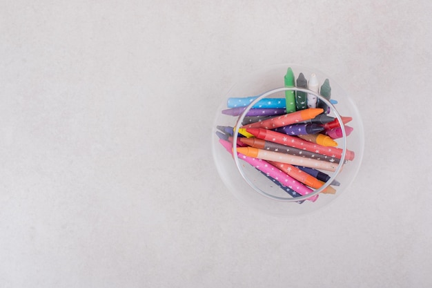 Free Photo colorful crayons in glass on white space