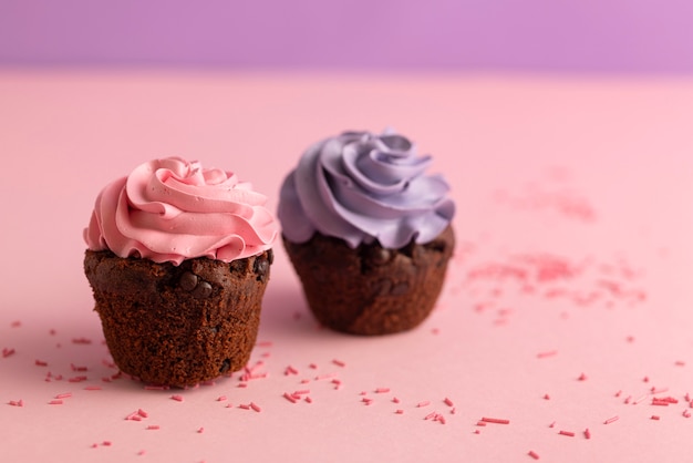 Free photo colorful cupcakes with delicious frosting