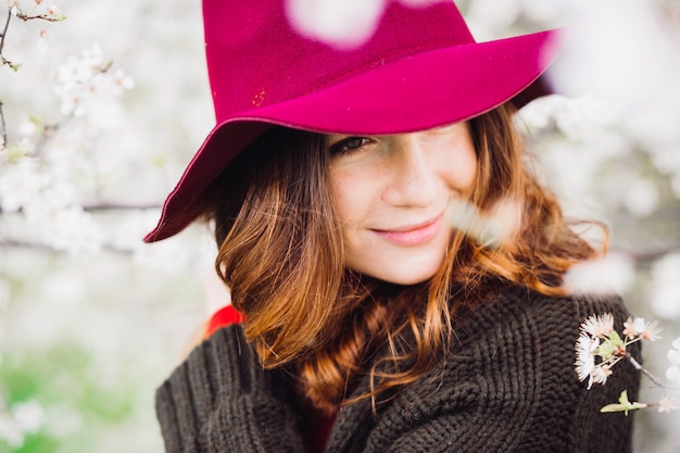 Free photo colorful portrait of stunning woman in red hat