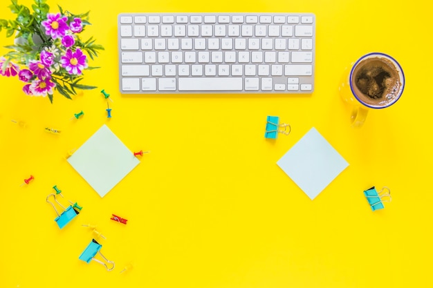 Free photo colorful workspace with keyboard and coffee