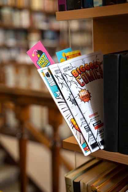 Free Photo comics magazines on shelf in library