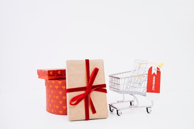 Free photo composition for black friday with shopping cart