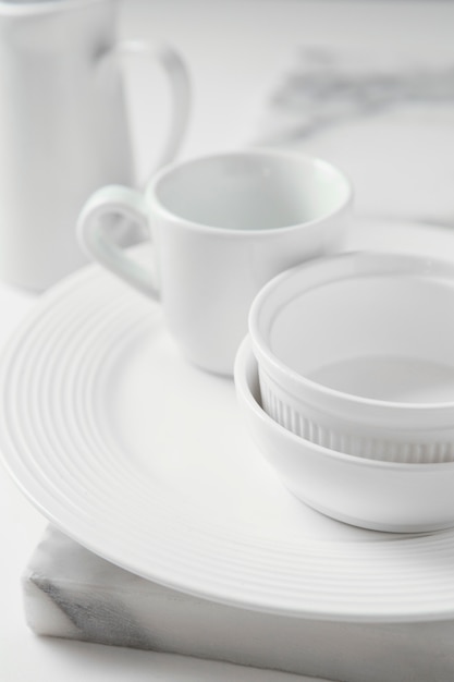 Free photo composition of elegant tableware on the table