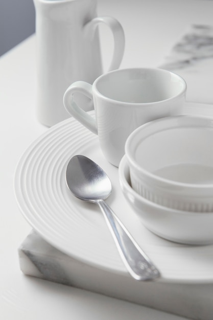 Free photo composition of elegant tableware on the table