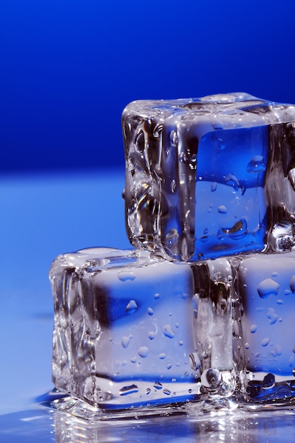 Free photo composition of ice cubes